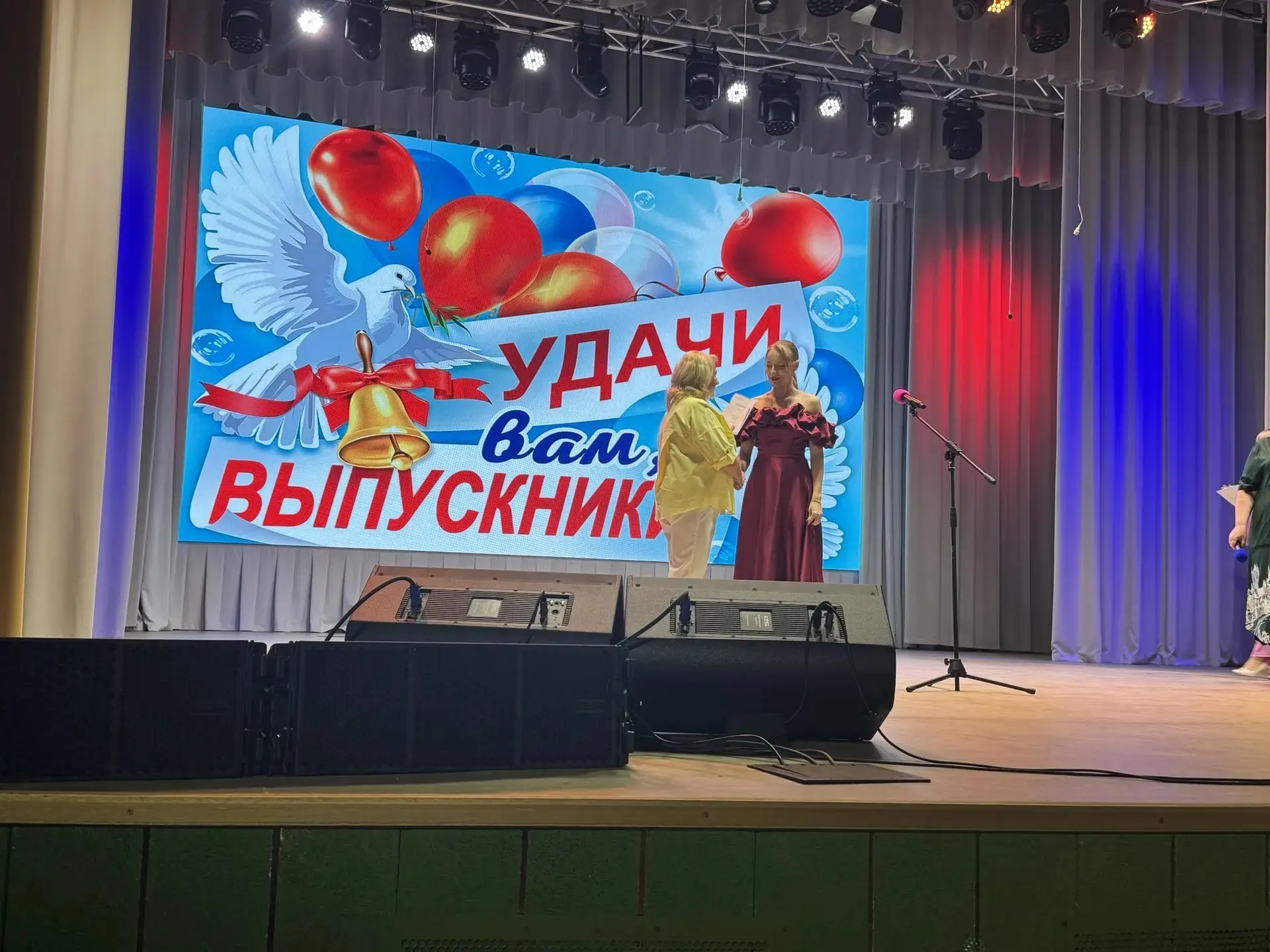 🌼🌼Выпускной - праздник прощания с детством. Впереди - новый этап, полный открытий и свершений.  
�