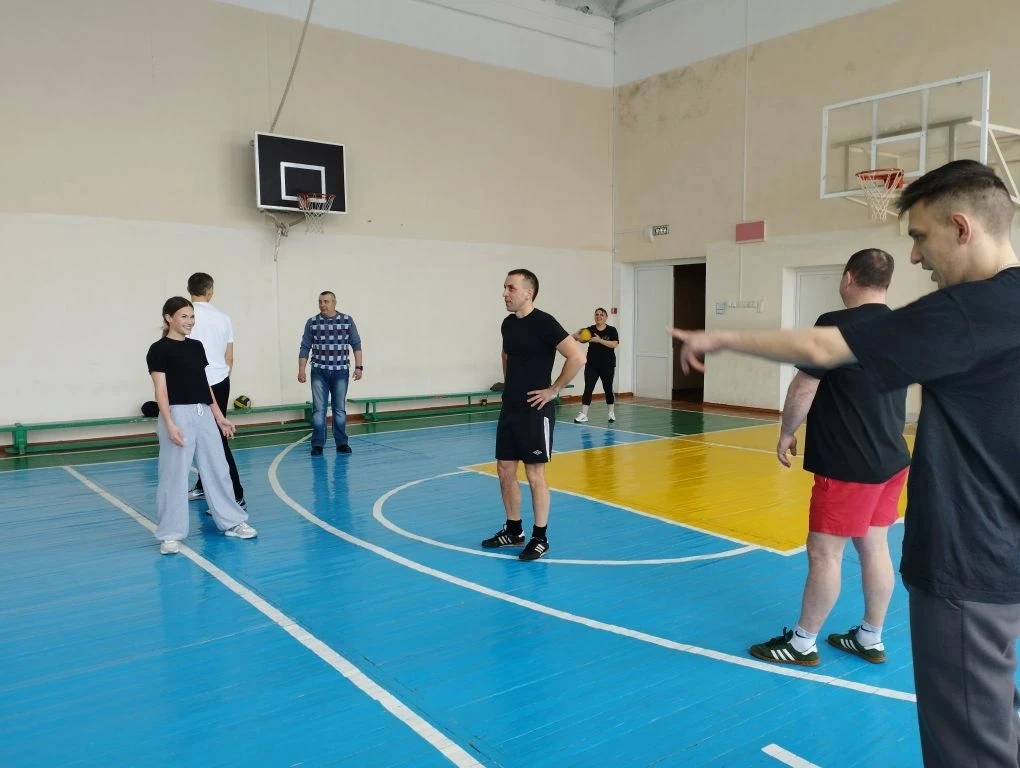🏐✨ Сегодня в нашем спортивном зале было по-настоящему жарко!   В преддверии весенних каникул состоял