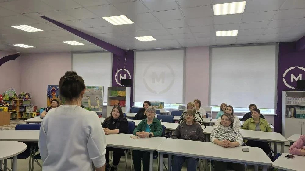 Арина Сергеевна Шварева продолжает обучение. Наш воспитатель делится новыми знаниями, п...