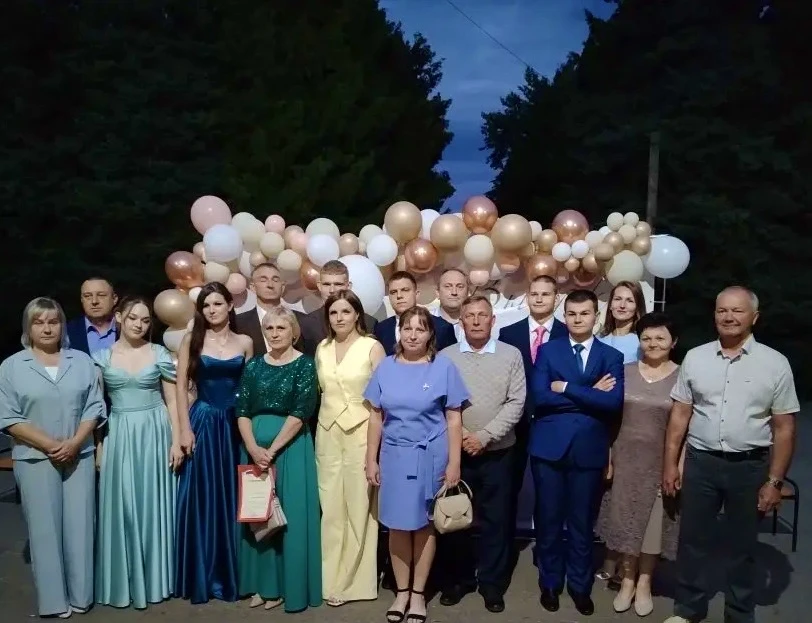 💐27 июня прошёл выпускной бал для 11‑го класса! 💃🏼
Этот праздник стал особенной точкой в большом 