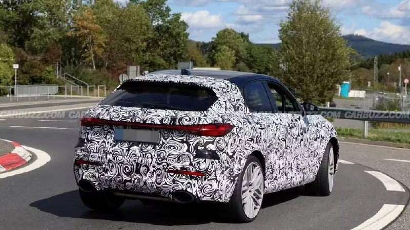 Audi готовит к выпуску полноценный RS Q5, который будет доступен сразу в двух вариантах...