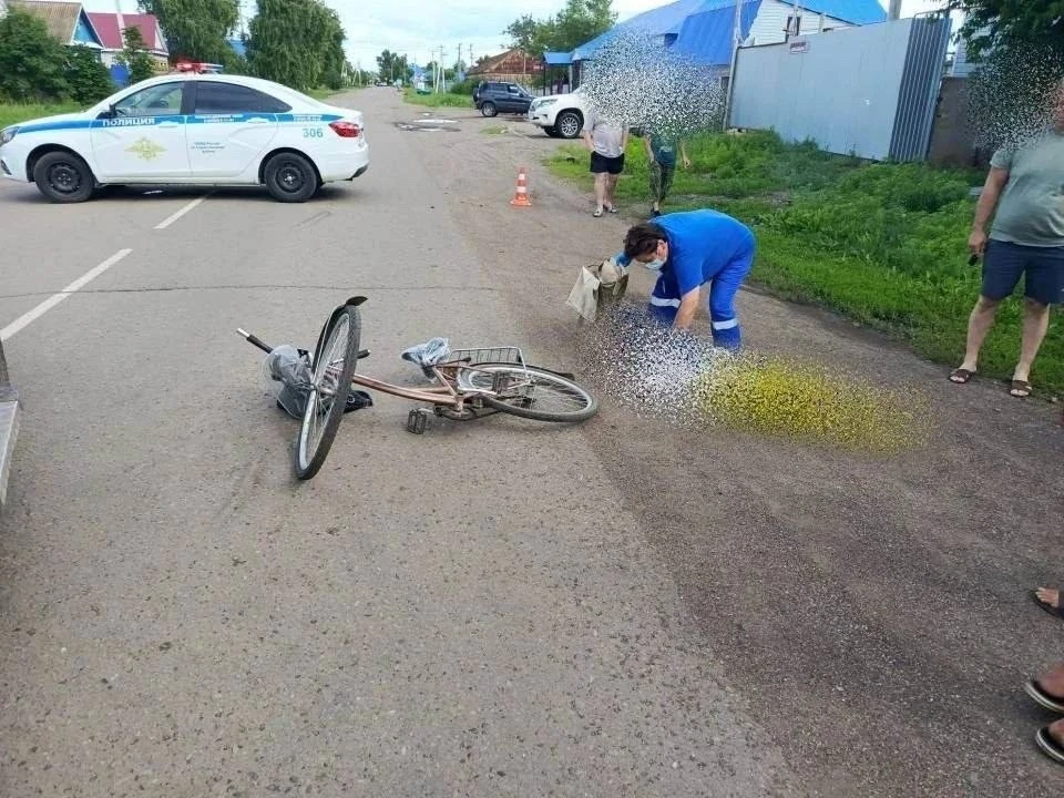 В Саракташе водитель без прав на грузовике «ЗИЛ» сбил велосипедистку, которая сейчас находится в реа