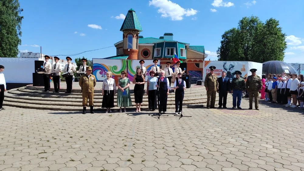 Бугульминские кадеты на празднике "День детских общественных организаций России"