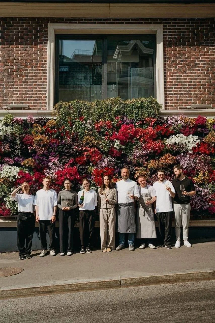 Рестораны Dreamteam в Москве  в поиске раннера (помощника официанта) в ресторан Smoke BBQ.