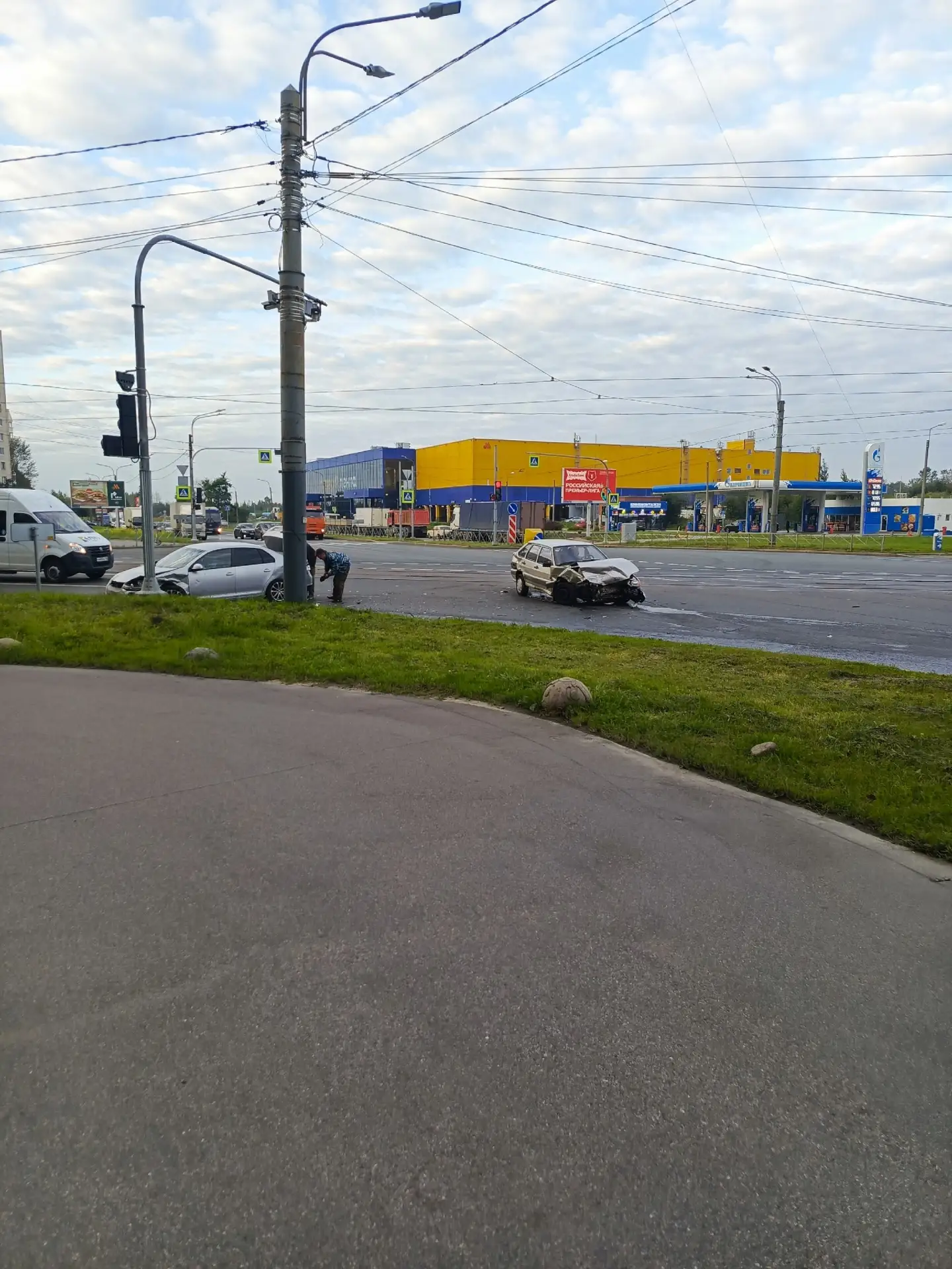 Авария в Рыбацком, на перекрёстке Шлиссельбургского проспекта и Обуховской обороны, сег...