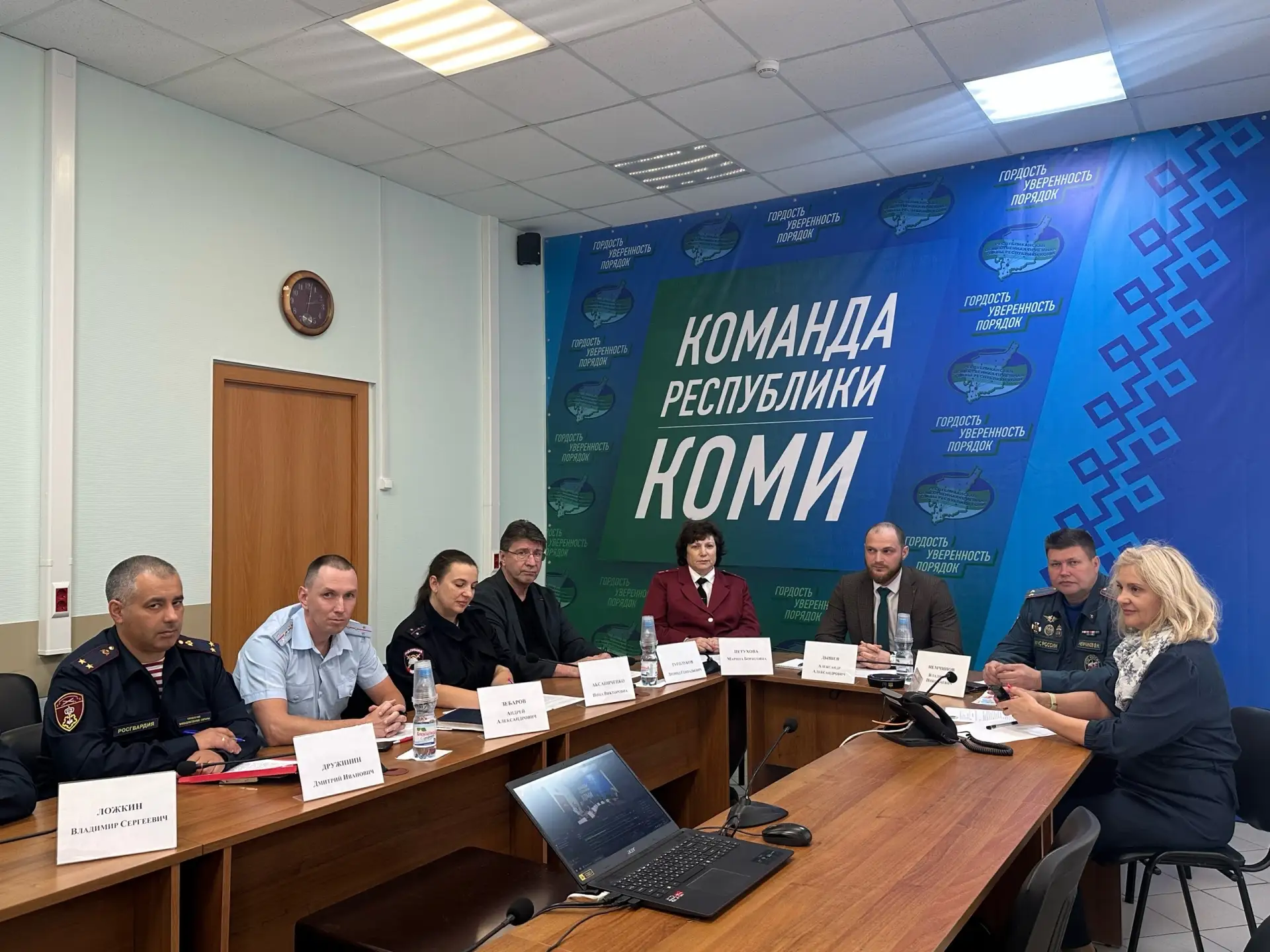 Прямая линия на тему по вопросам готовности детских садов и школ к новому учебному году...