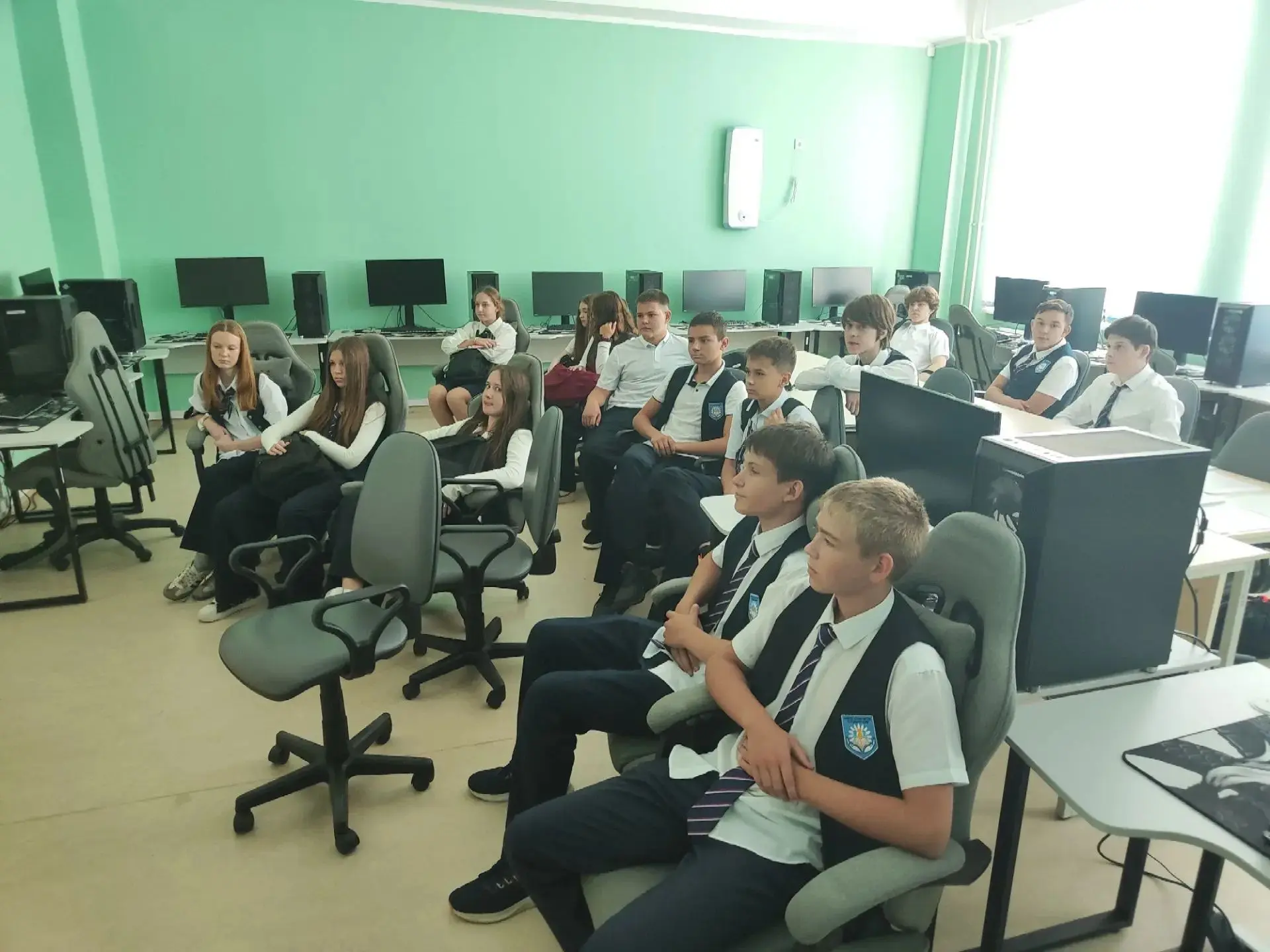 Ко Дню солидарности в борьбе с терроризмом тренер-преподаватель по компьютерному спорту...