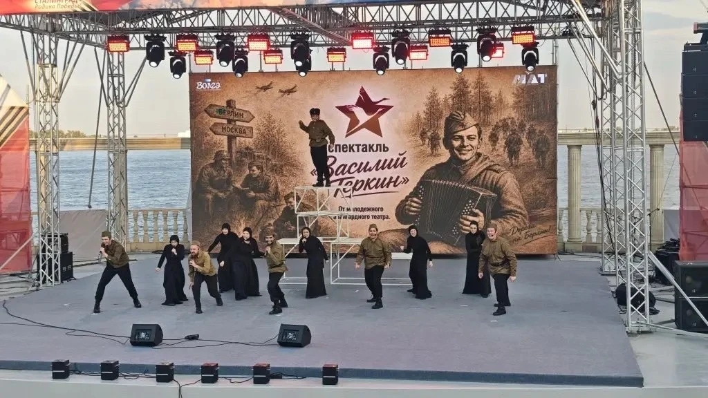 🎭9 мая на сцене амфитеатра Молодежный Авангардный Театр показал спектакль «Василий Тёр...