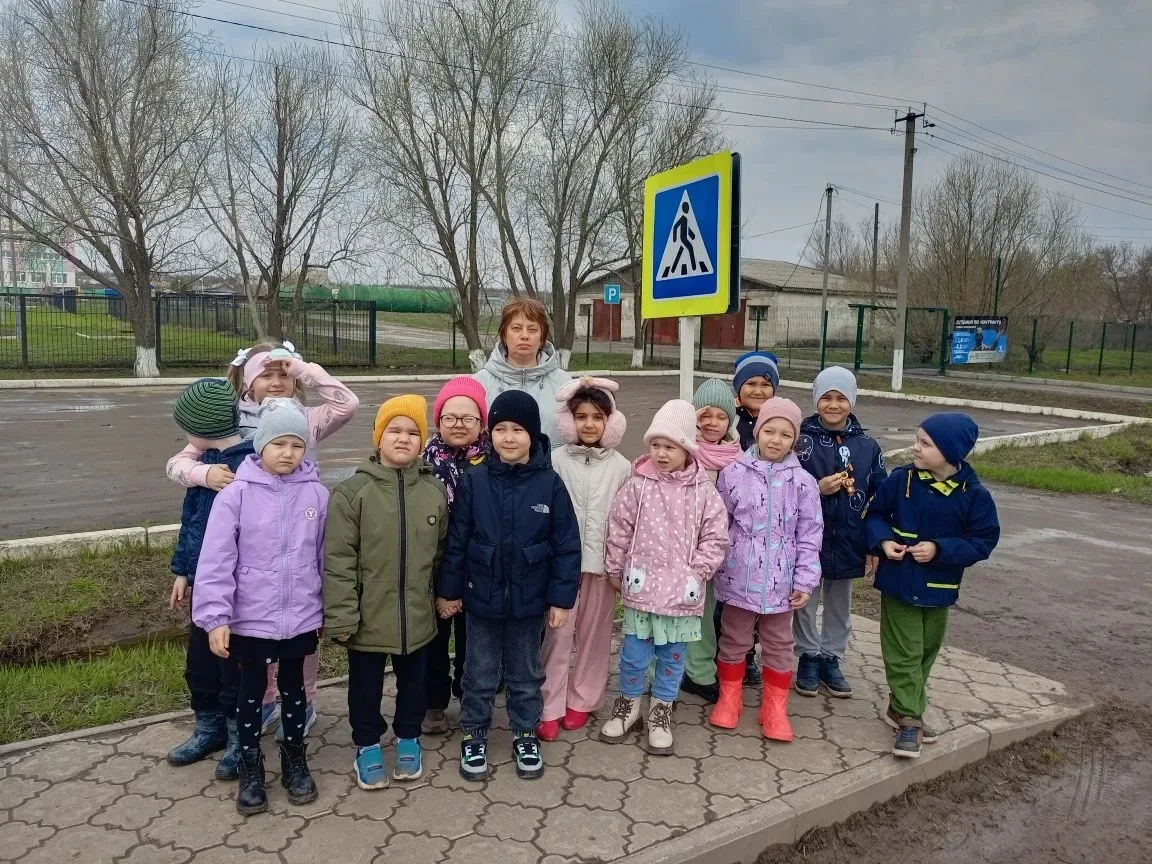 Одной из форм работы с детьми по предупреждению дорожно - транспортного травматизма явл...