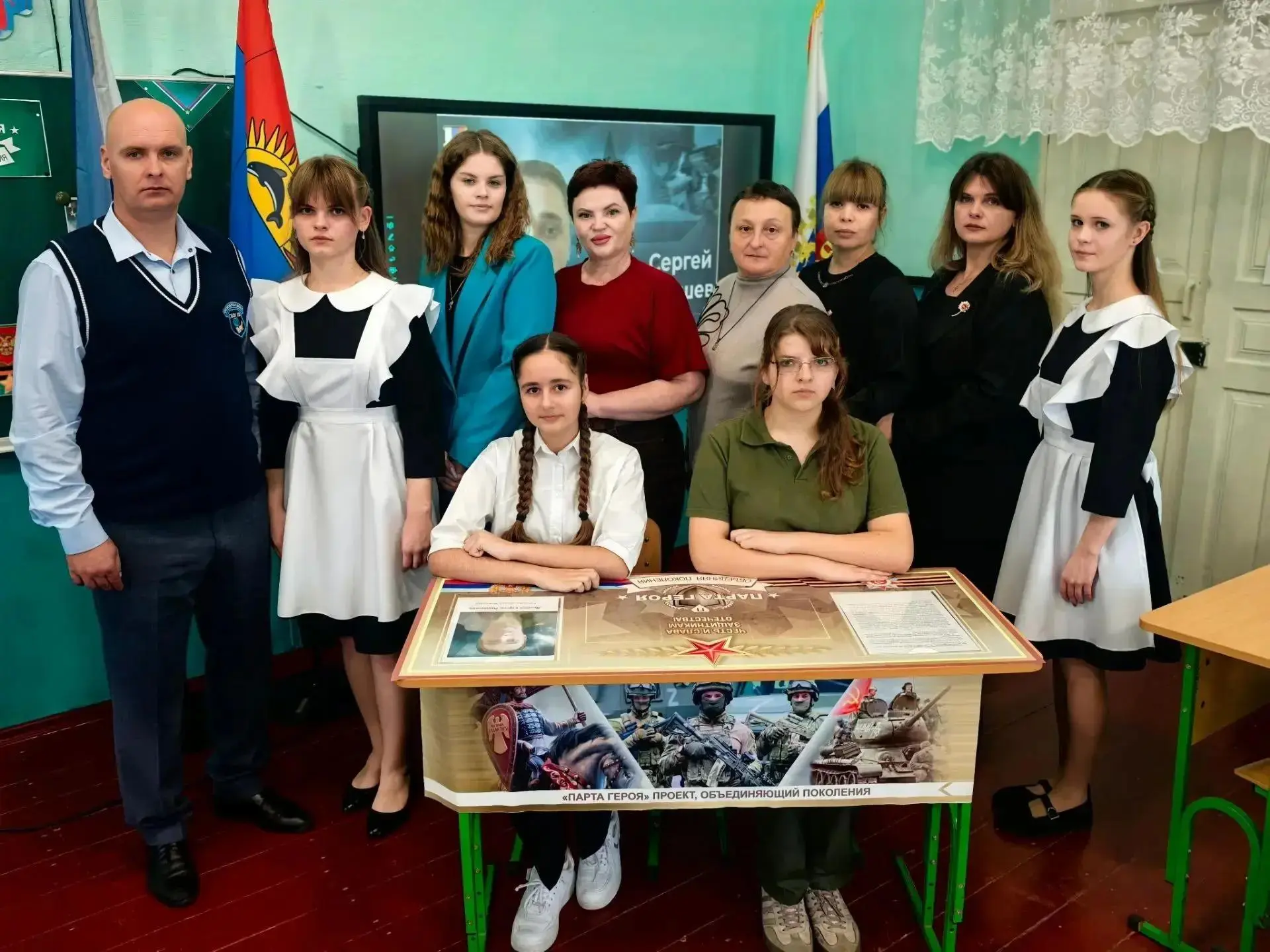 В Круглоозерской школе открыли «Парту Героя», посвященную Сергею Ярашеву 🇷🇺