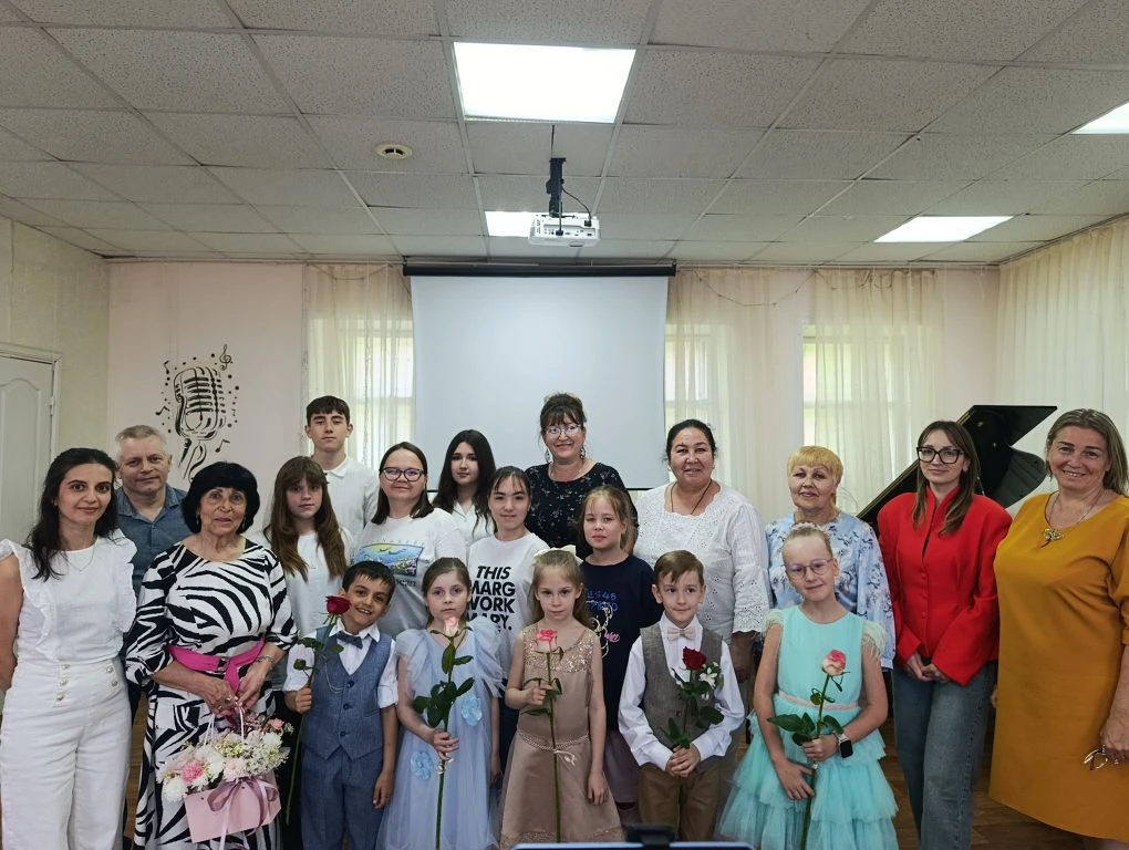 Выражаем глубокую и искреннюю благодарность преподавателю ДМШ 1 им. Э. Бакирова по клас...