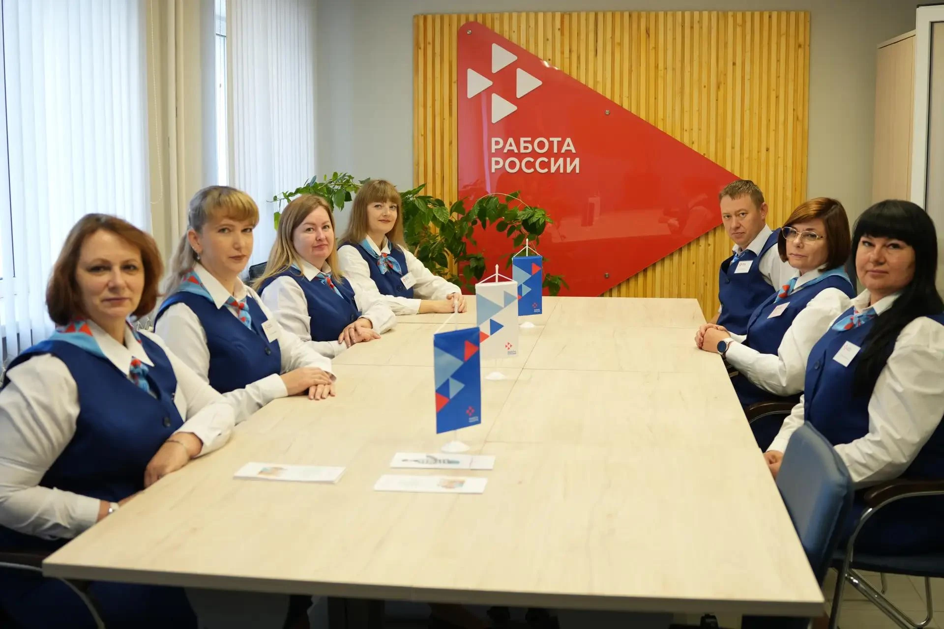 В ЛУГАНСКОЙ НАРОДНОЙ РЕСПУБЛИКЕ ОТКРЫЛСЯ ПЕРВЫЙ МОДЕРНИЗИРОВАННЫЙ КАДРОВЫЙ ЦЕНТР «РАБОТ...