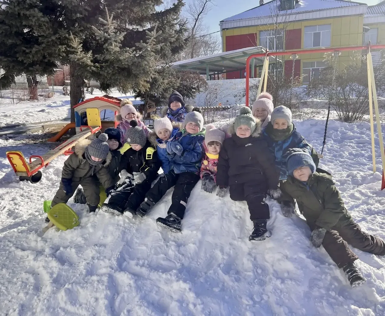 ❄️ МЫ ЗИМОЙ НЕ СКУЧАЕМ, ДРУЖНО ВЕСЕЛО ИГРАЕМ❄️
