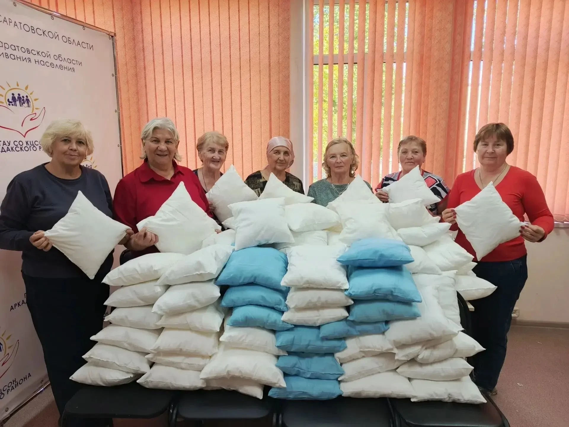 🧵 Саратовские женщины сшили 91 подушку для бойцов СВО
