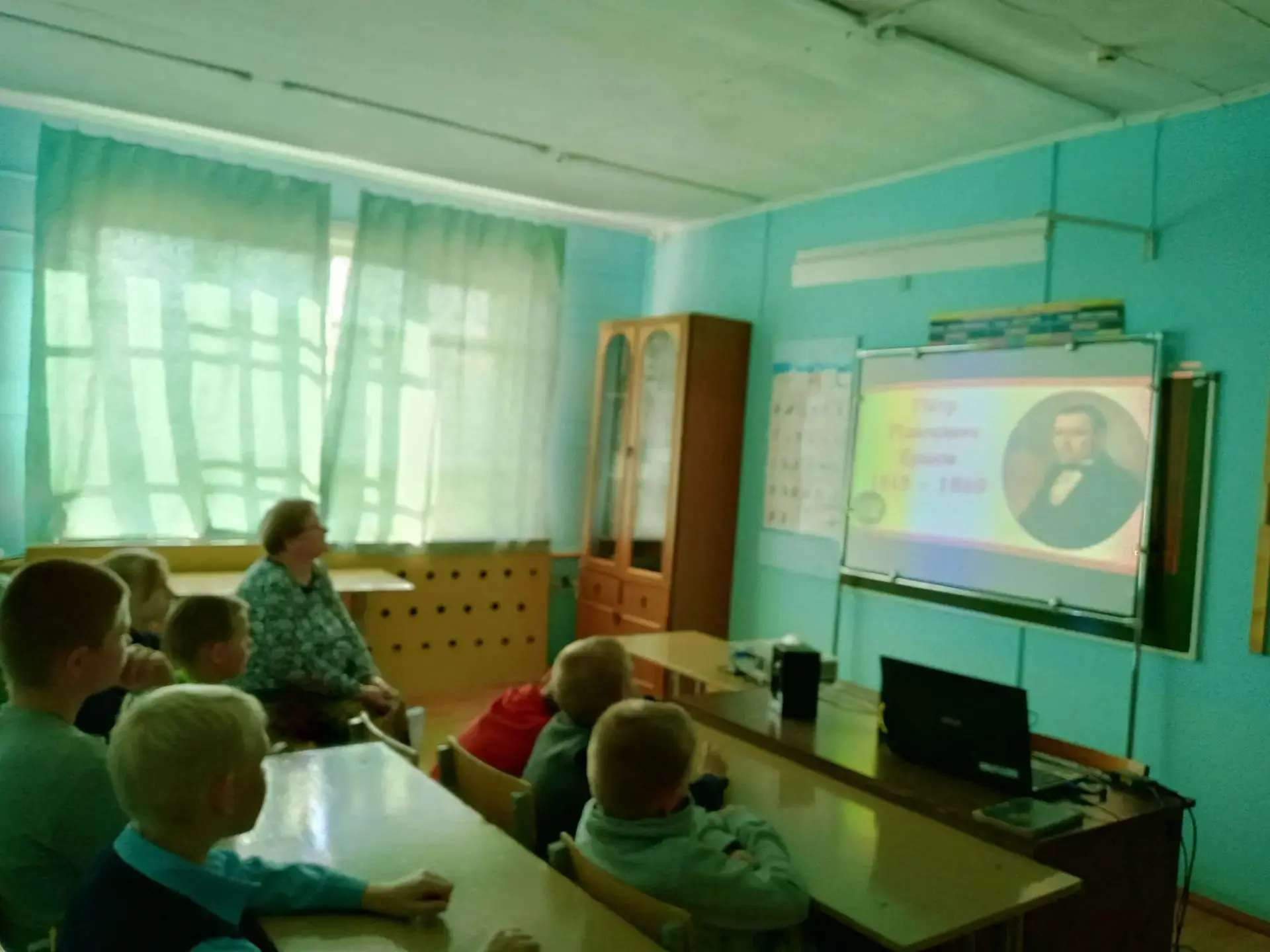 В рамках БиблиоШколы в школе провели   литературную игру 📚«Удивительный Конек – по про...