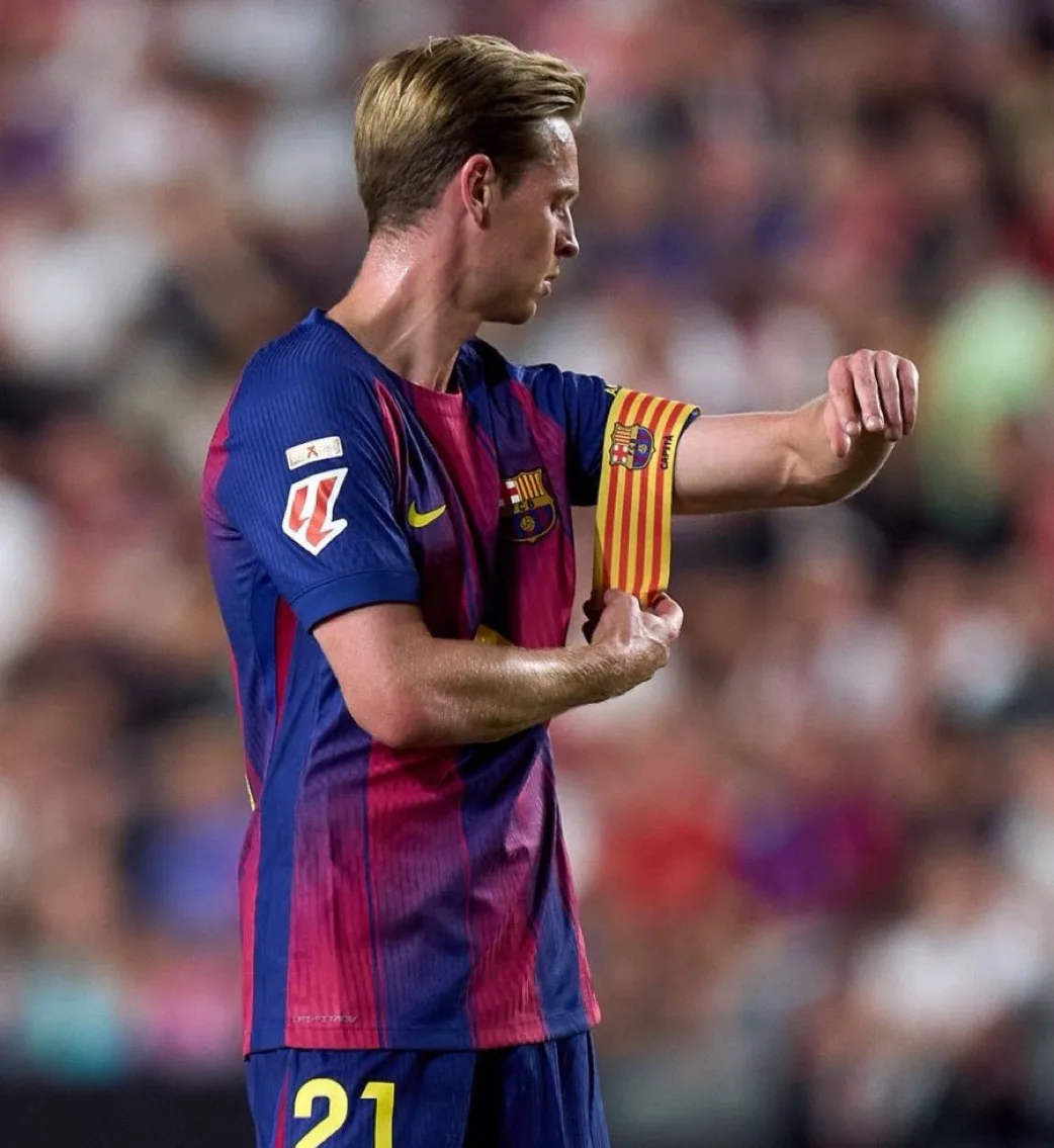 Barca Universal | Араухо и Тер Штеген ушли — и капитанская повязка переходит к Френки де Йонгу. Тепе
