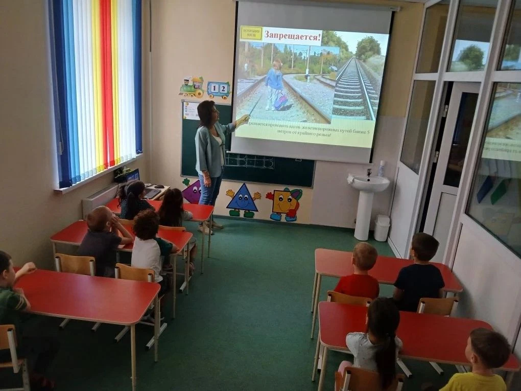 Воспитанники старшей группы "Б", воспитатель: Кузнецова И.В..В целях формирования культ...