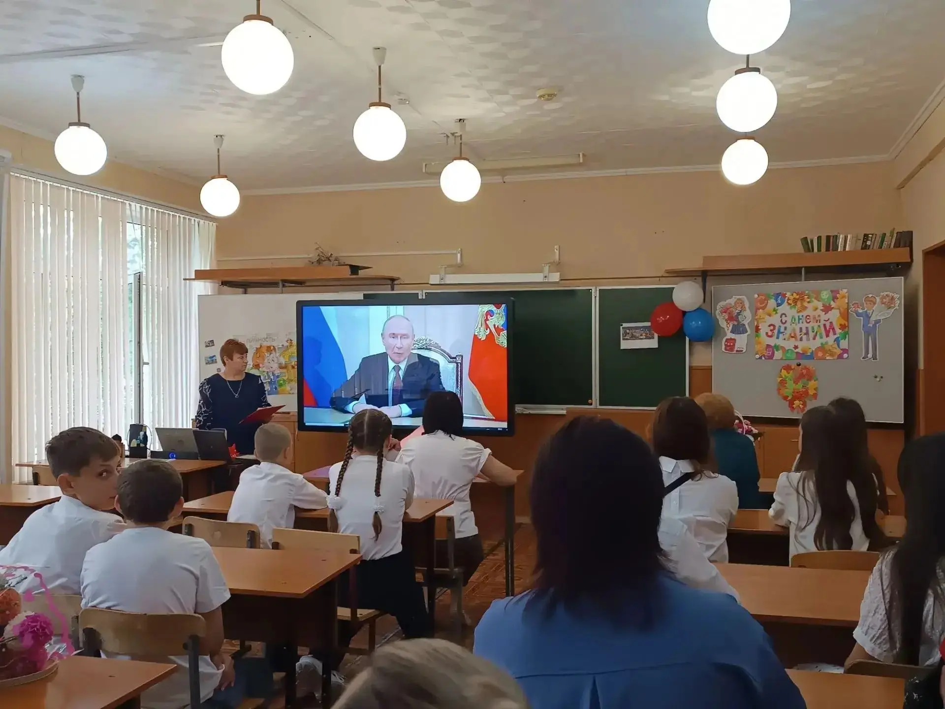 1 сентября в МКОУ «Махновская СОШ» состоялось первое занятие из цикла «Разговоры о важн...