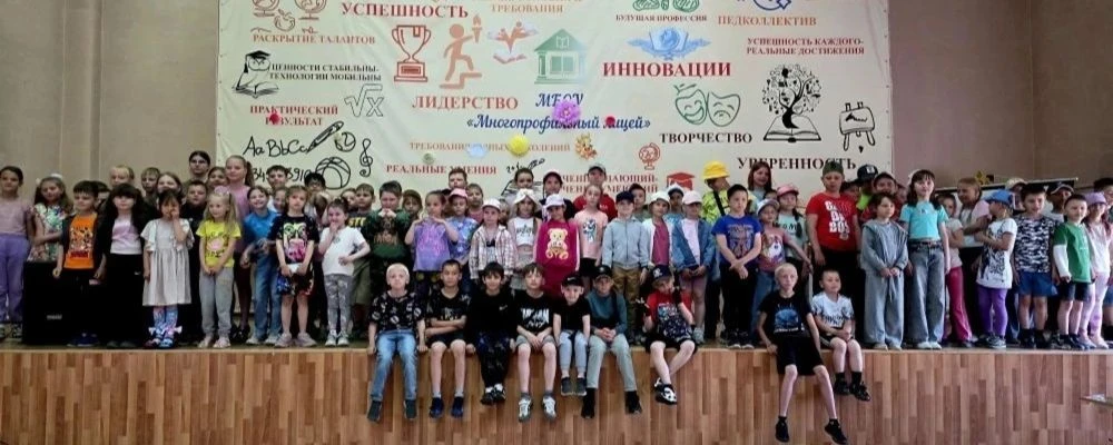 🇷🇺 «Колесо истории» в Верхнебуринском районе

Накануне Дня России сетевой лагерь ЦРТДиЮ вновь собр