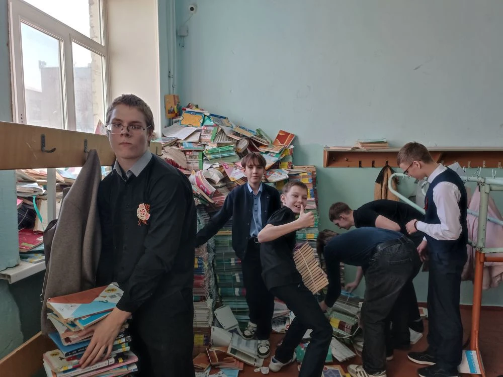 🌿 Вторая жизнь бумаге — традиция нашей школы!  Весной традиционно проходит Всероссийский субботник —