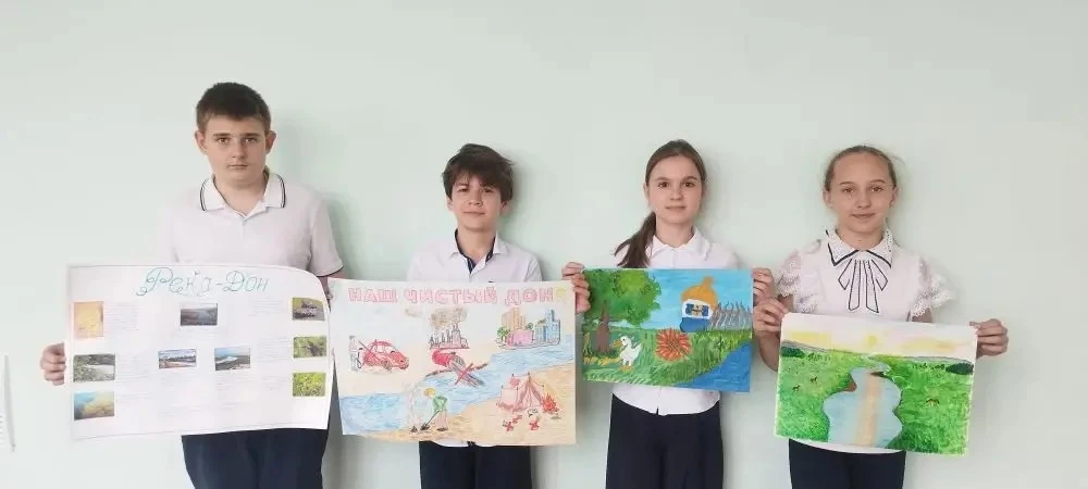 ✅В рамках празднования Дня реки Дон была проведена выставка рисунков «Тихий Дон». 💦Учащиеся вместе с