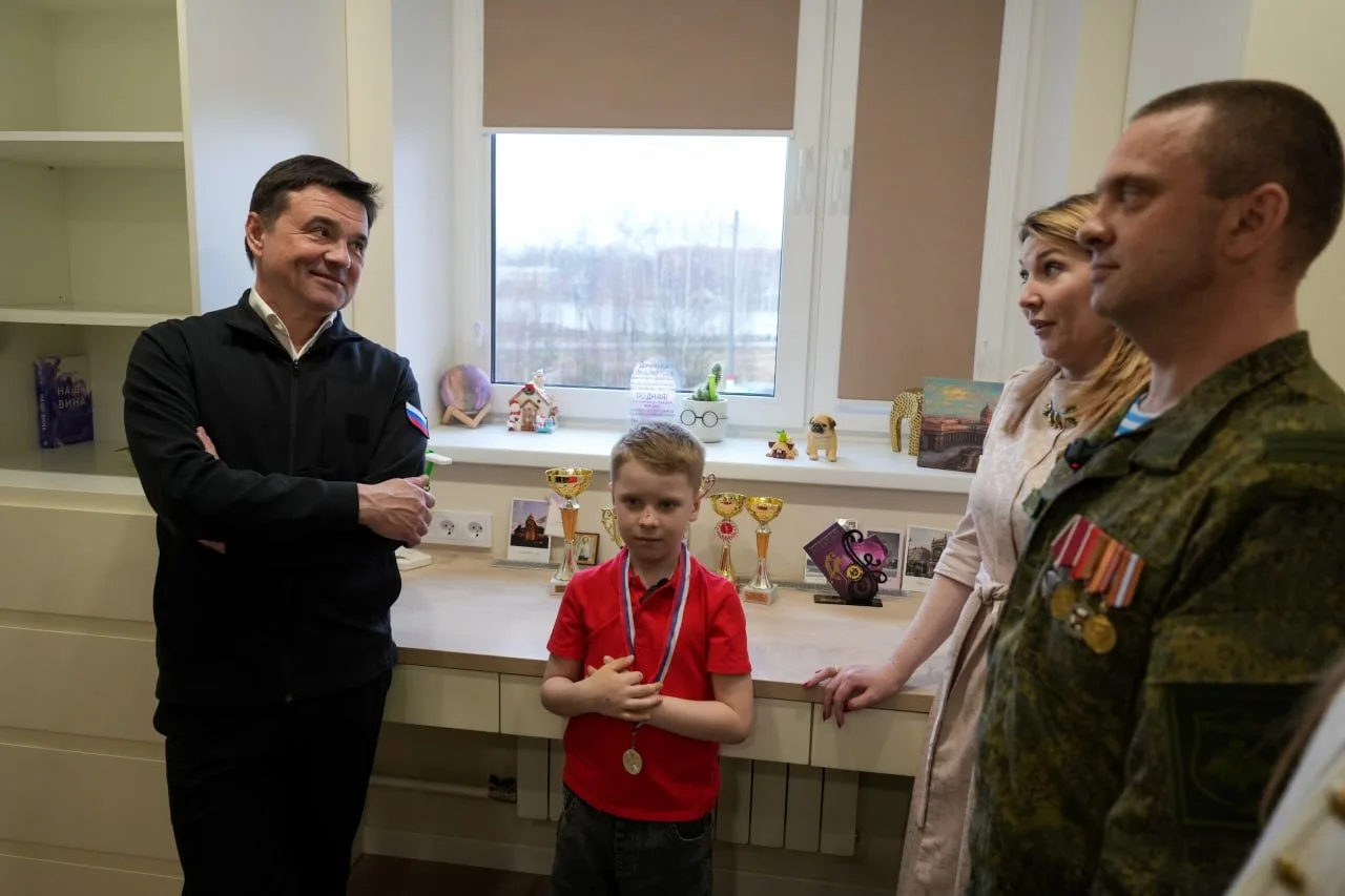 Перед светлым праздником Пасхи приехал в гости к семье участника СВО Евгения из Электрогорска. Он — 