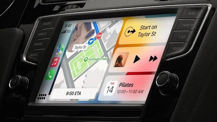 Apple обновит CarPlay, сделав удобнее просмотр видео в машине