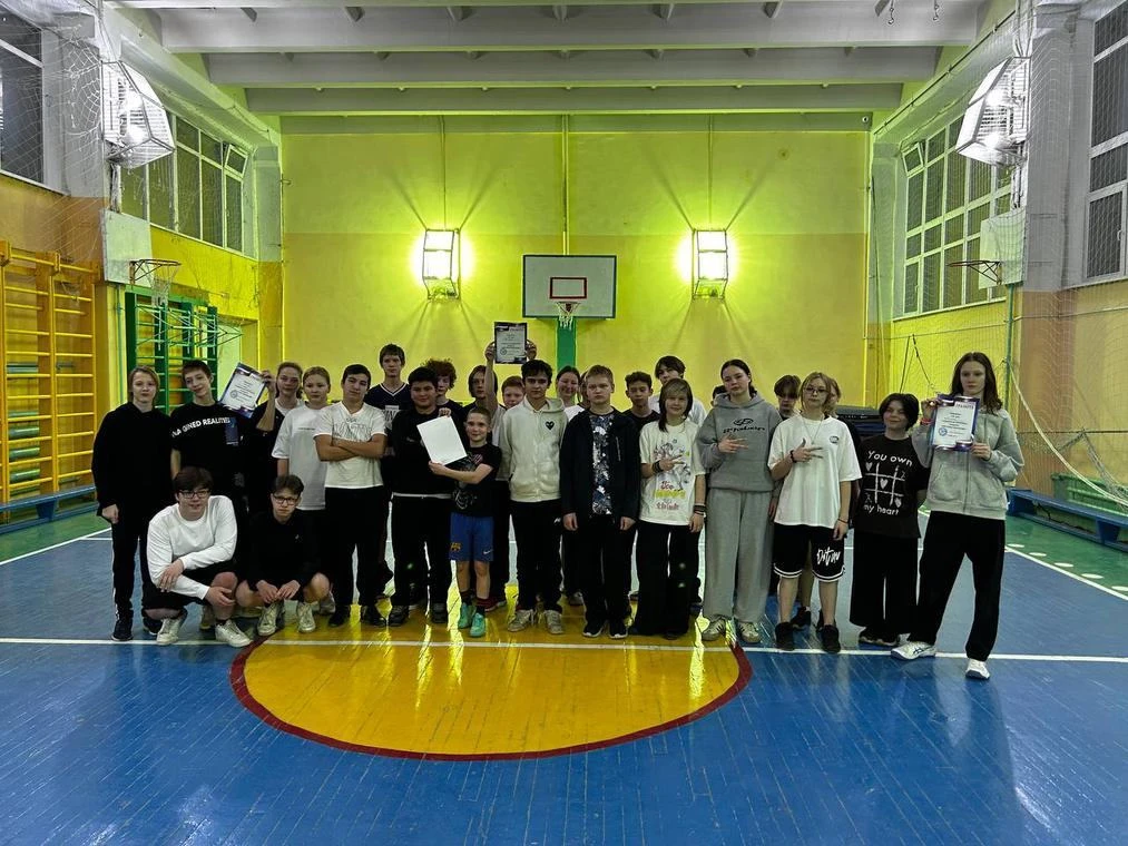 🏀 5 декабря в нашей школе состоялся турнир по пионерболу среди обучающихся 8-х классов, посвящённый 