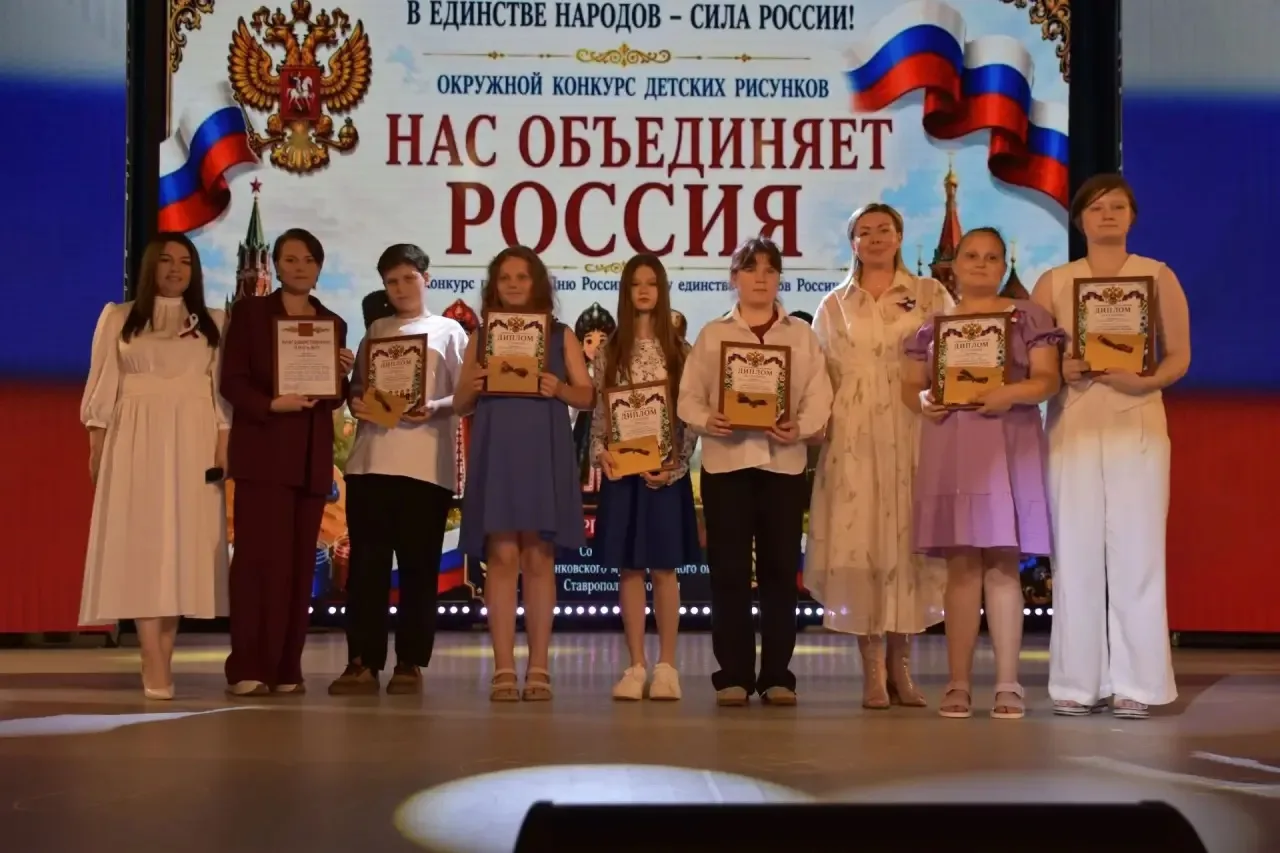 🇷🇺 Сегодня в нашем округе было особенно много улыбок, творчества и добрых эмоций.

На праздничном 
