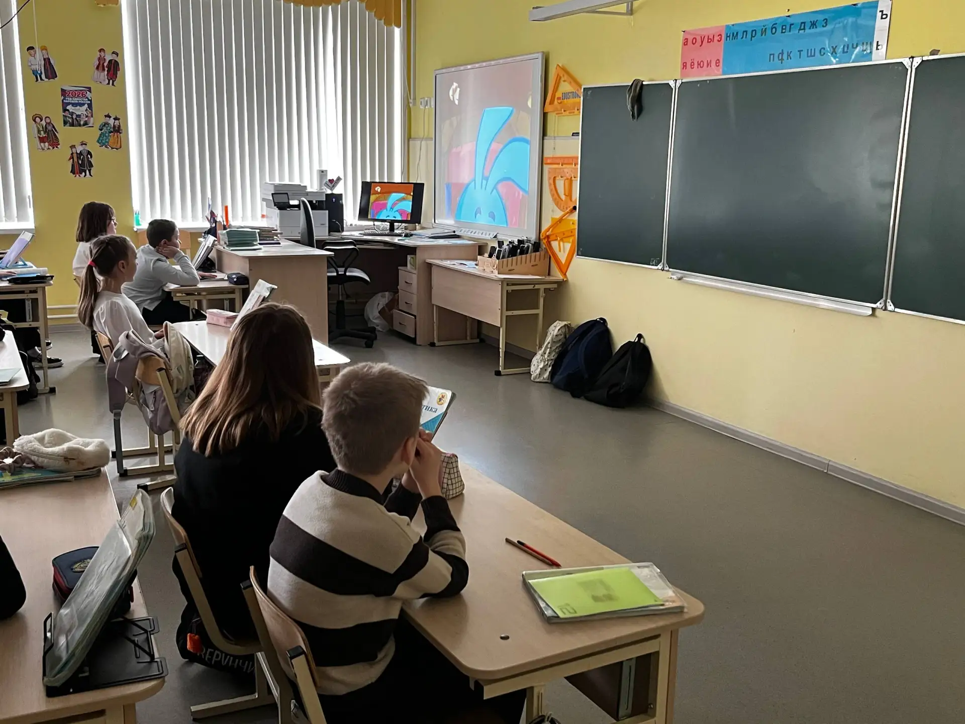 Будущее начинается сегодня: нанотехнологии в 4-х классах! 🧬✨  18 марта в 4 «А» и 4 «Д» классах прошё