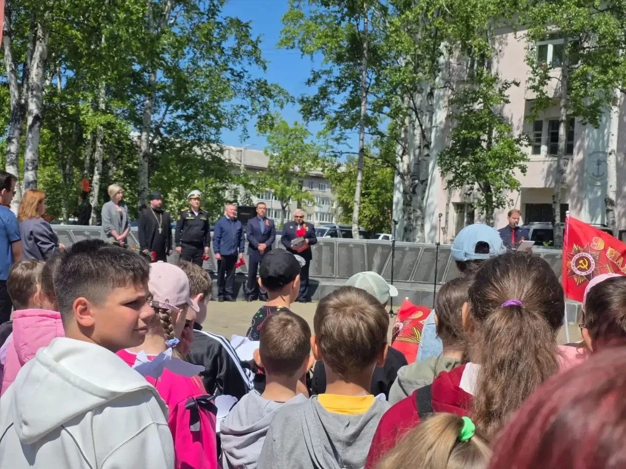Сегодня, 22 июня, в День памяти и скорби, ребята нашего лагеря с дневным пребыванием приняли участие