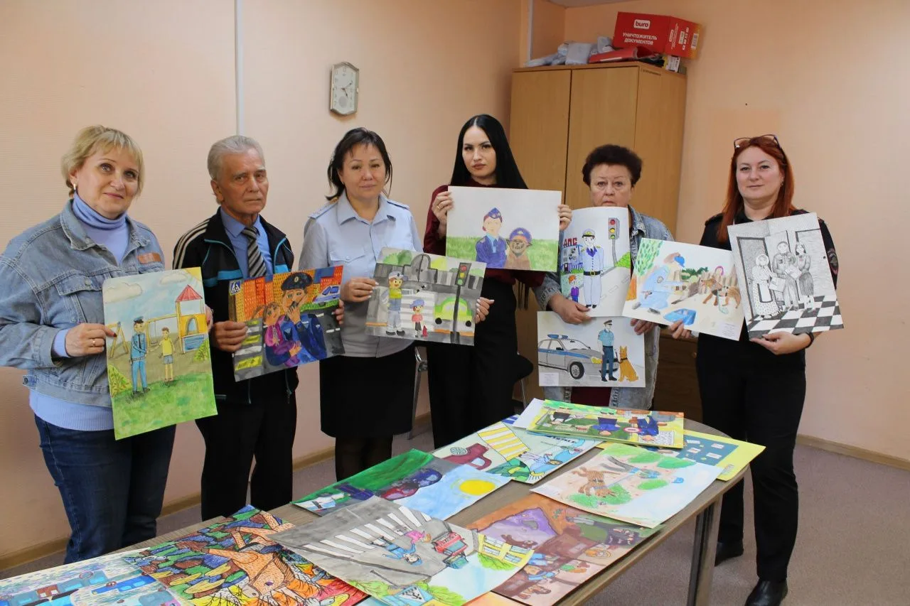 🎨В Североуральске выбрали лучшие детские рисунки о полиции