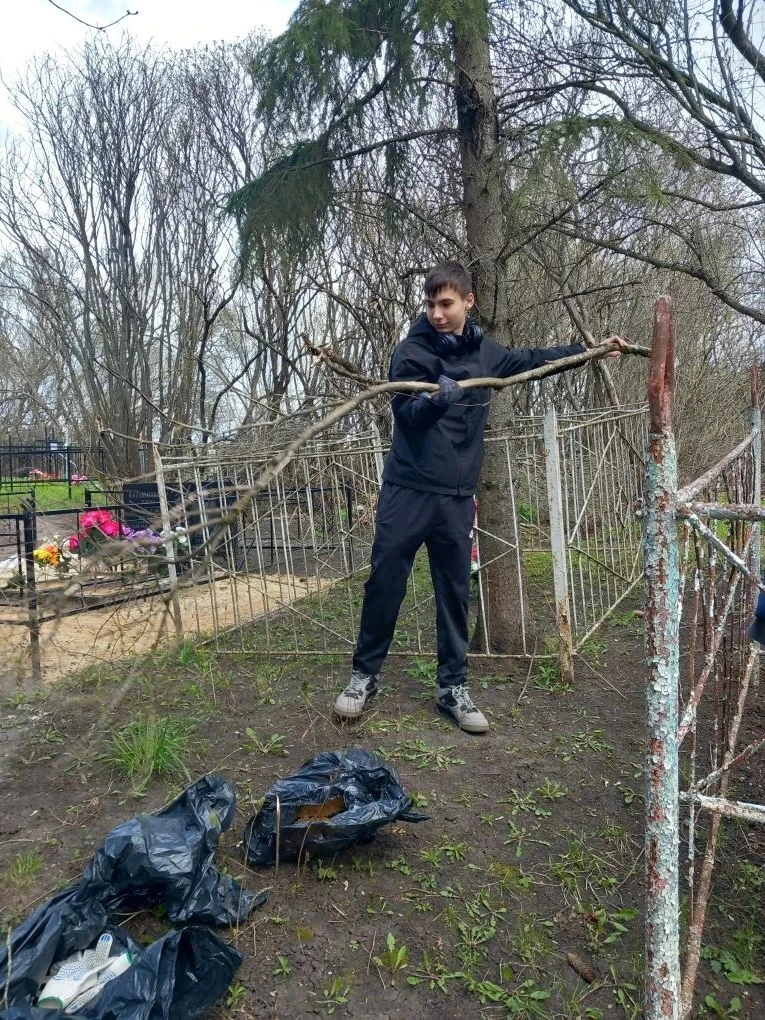 Акция "Нет забытых могил" - добрая традиция, которой филиал МБОУ "Комсомольская СОШ" в с. Богословка
