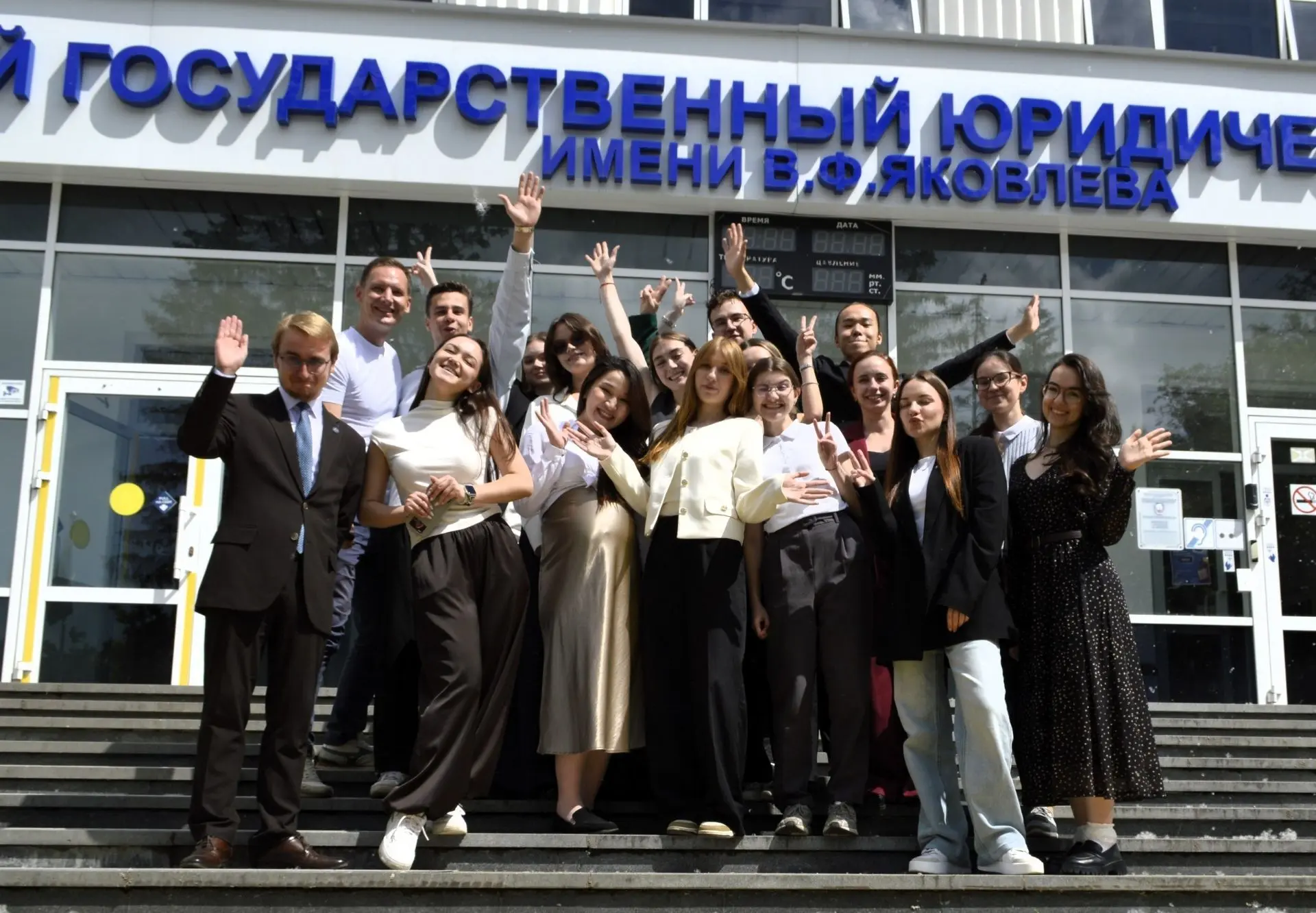 Первые студенты 4 курса уже успешно справились с итоговой аттестацией!

🌺Мы знаем, что ребята наход