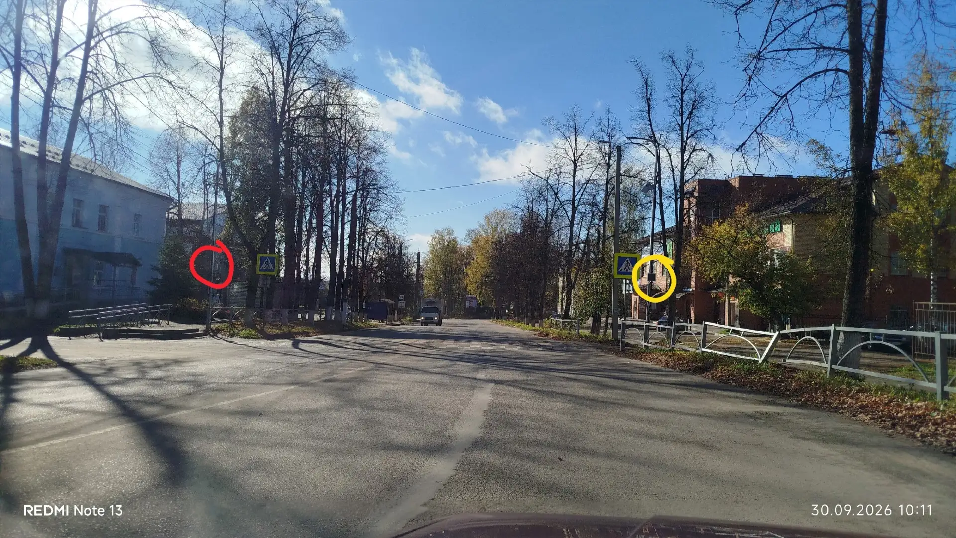 Объясните пожалуйста те лица, кто (видимо в спешке) устанавливал данные столбы и жёлтые...