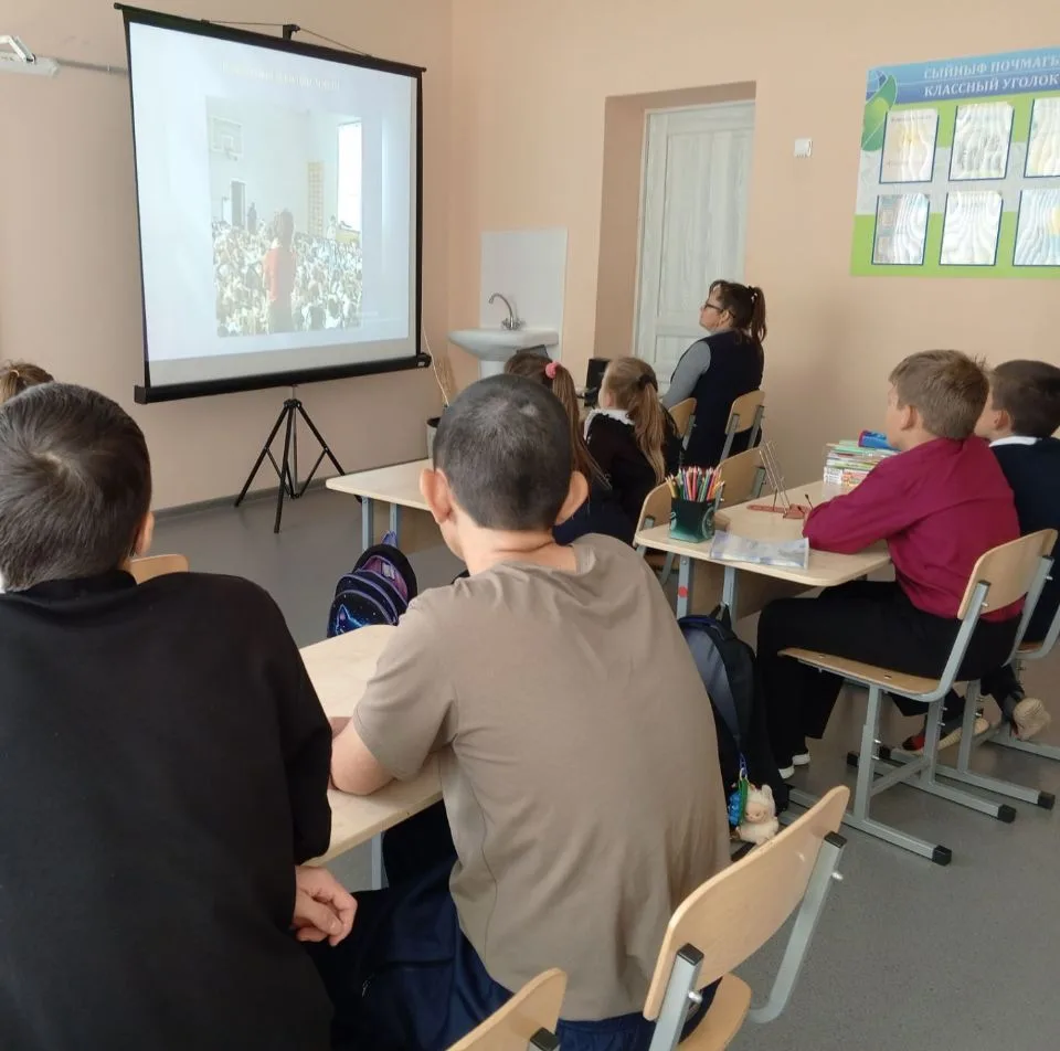 Сегодня проведены классные часы посвящённые Дню солидарности в борьбе с терроризмом. Вс...