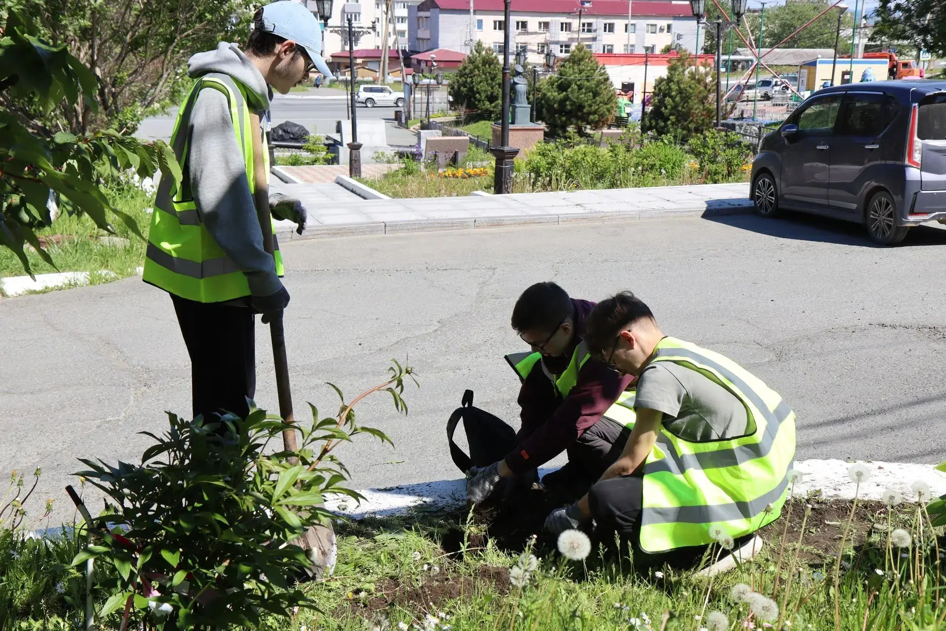 Лето с пользой: работа для юных холмчан
 
🌱При Центральном доме культуры Холмска организована трудо