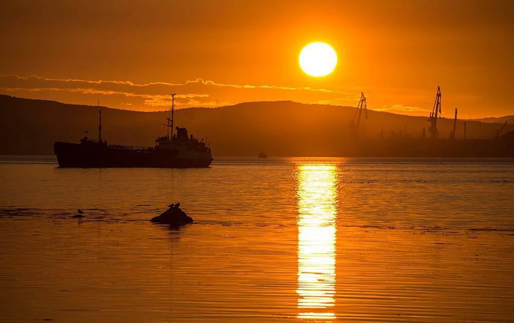 🌅 Невероятные пейзажи Мурманска 

📸: Виталий Новиков