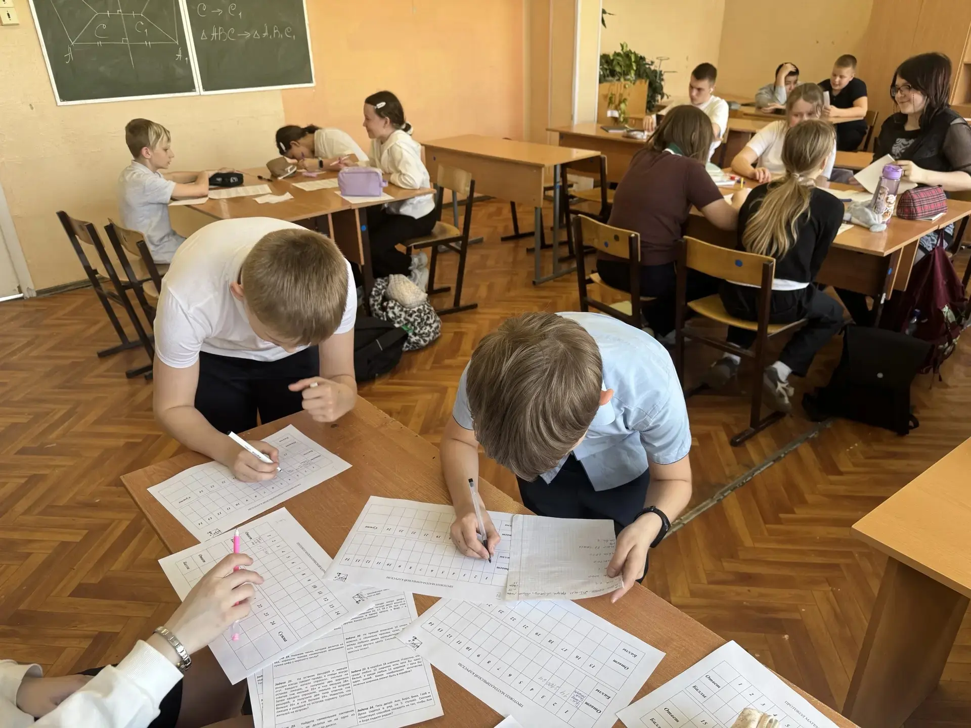 Сегодня, 07.05.2026,  ученики 5 мк класса приняли участие в игре  «Математическая Карусель» . Это иг