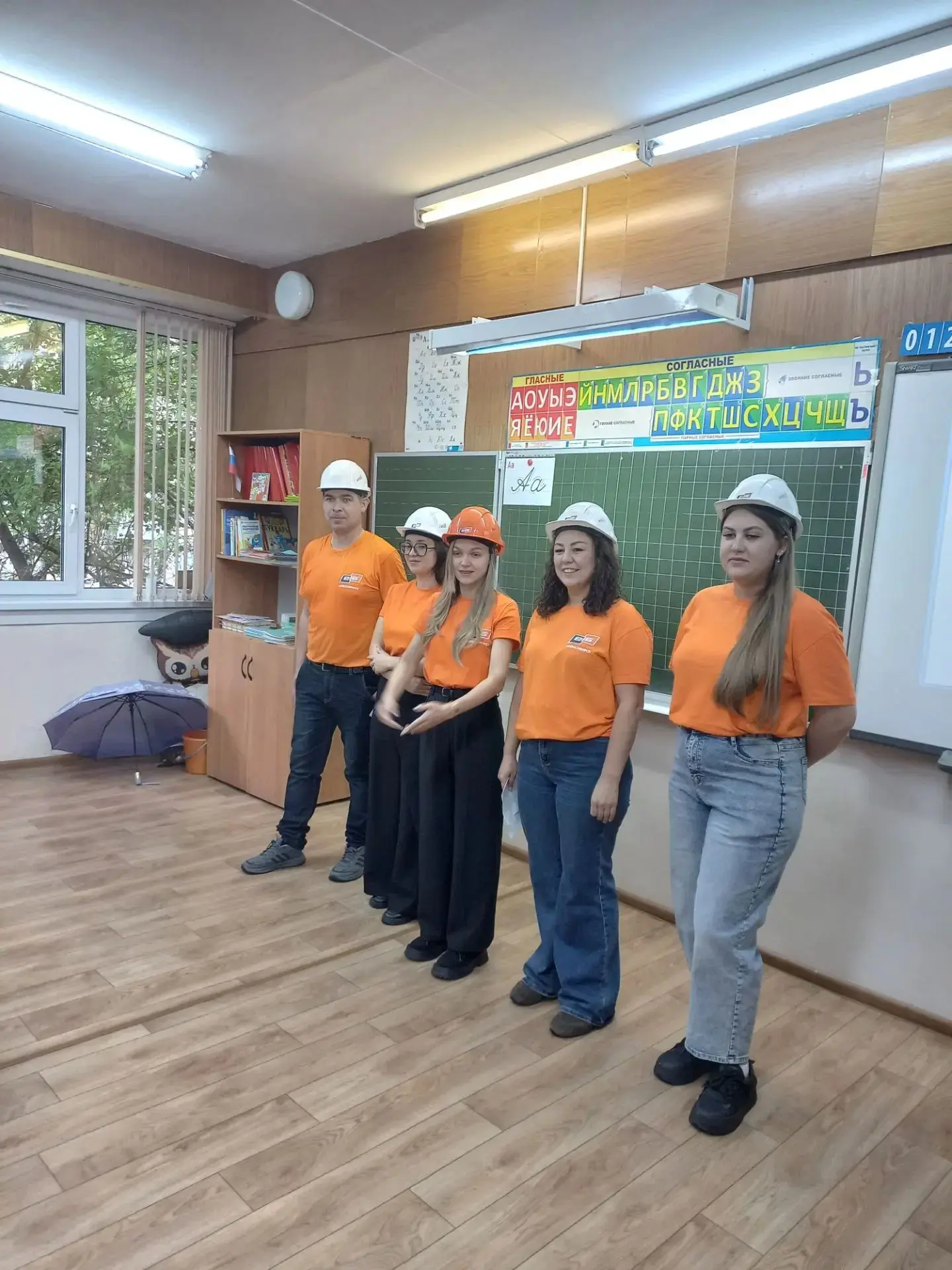 🎁Визит представителей "ЭЛ 6" к первоклассникам