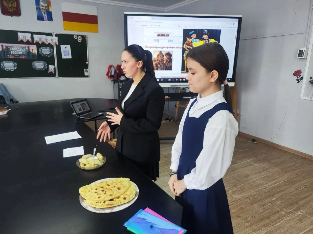 21 марта в 9 "Г" классе прошел открытый классный час "Сила России - в единстве народов!" 🇷🇺✨   Мероп