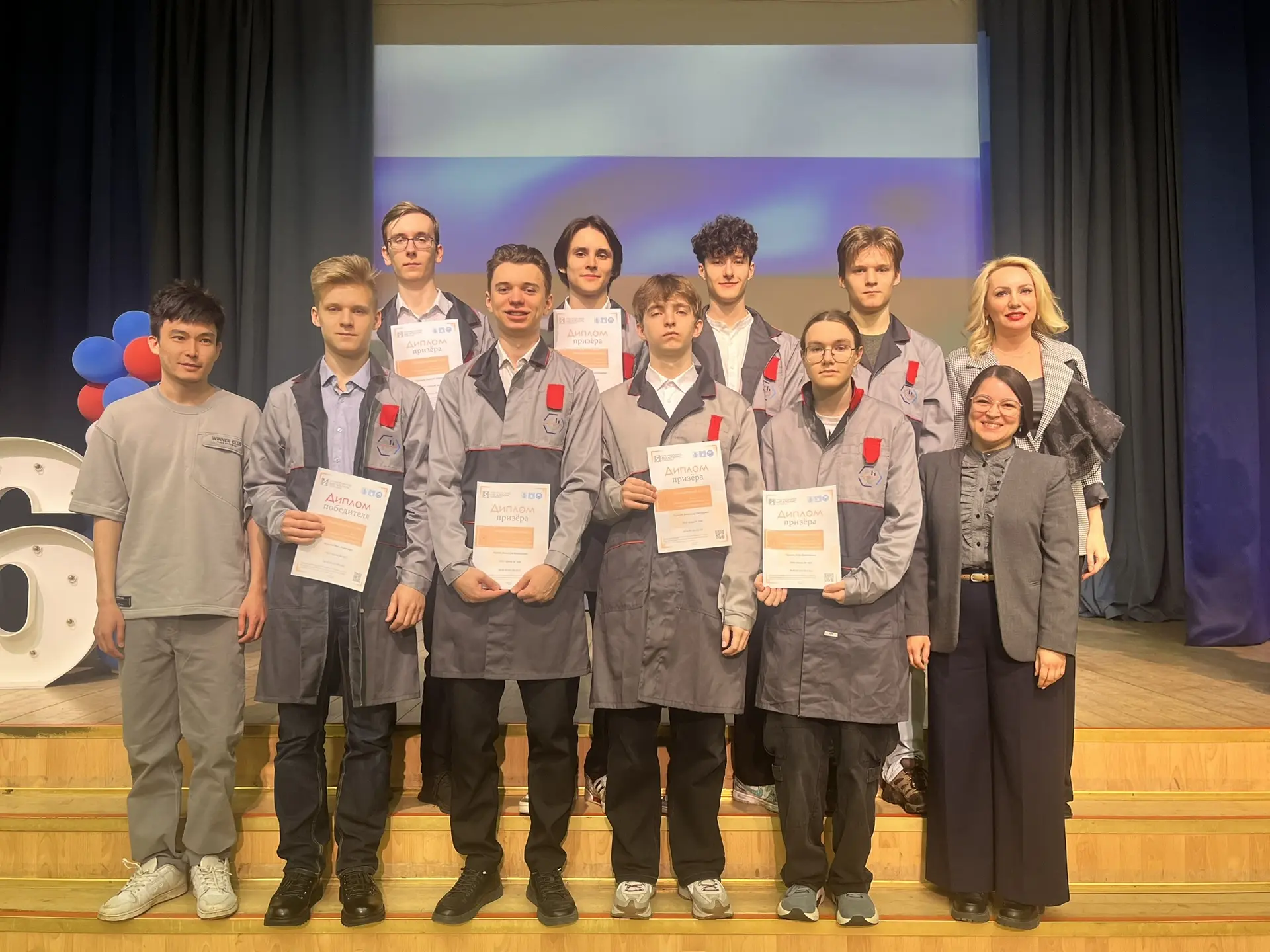 🏆В нашей школе прошло торжественное событие, объединившее сразу два важных достижения!  🤩Успех в «Ин