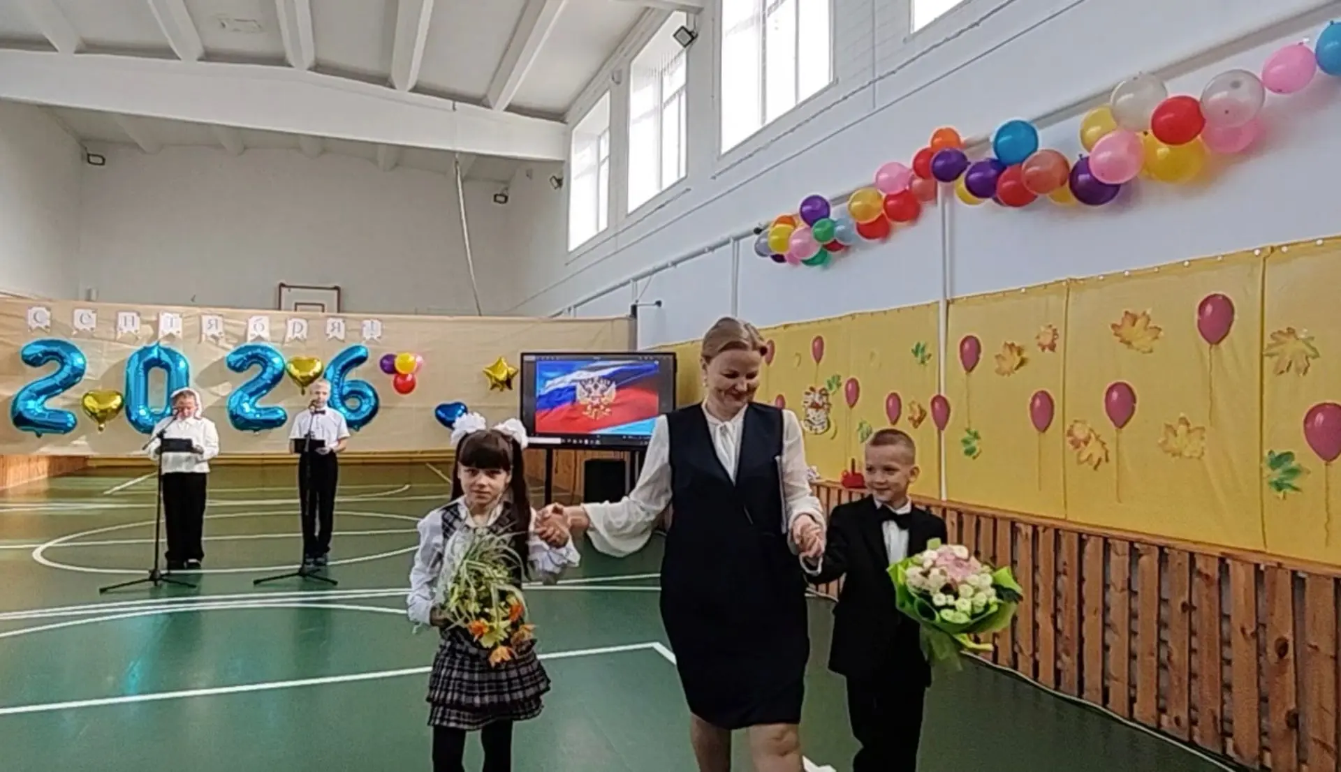 Сегодня всех школах прошёл праздник первого звонка!
