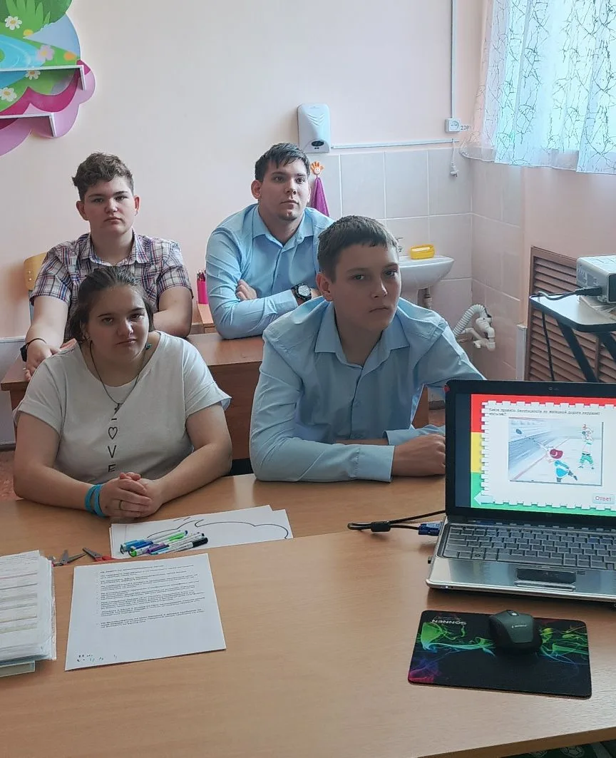 В рамках месячника безопасности «Уступи дорогу поездам!» для воспитанников детского дом...