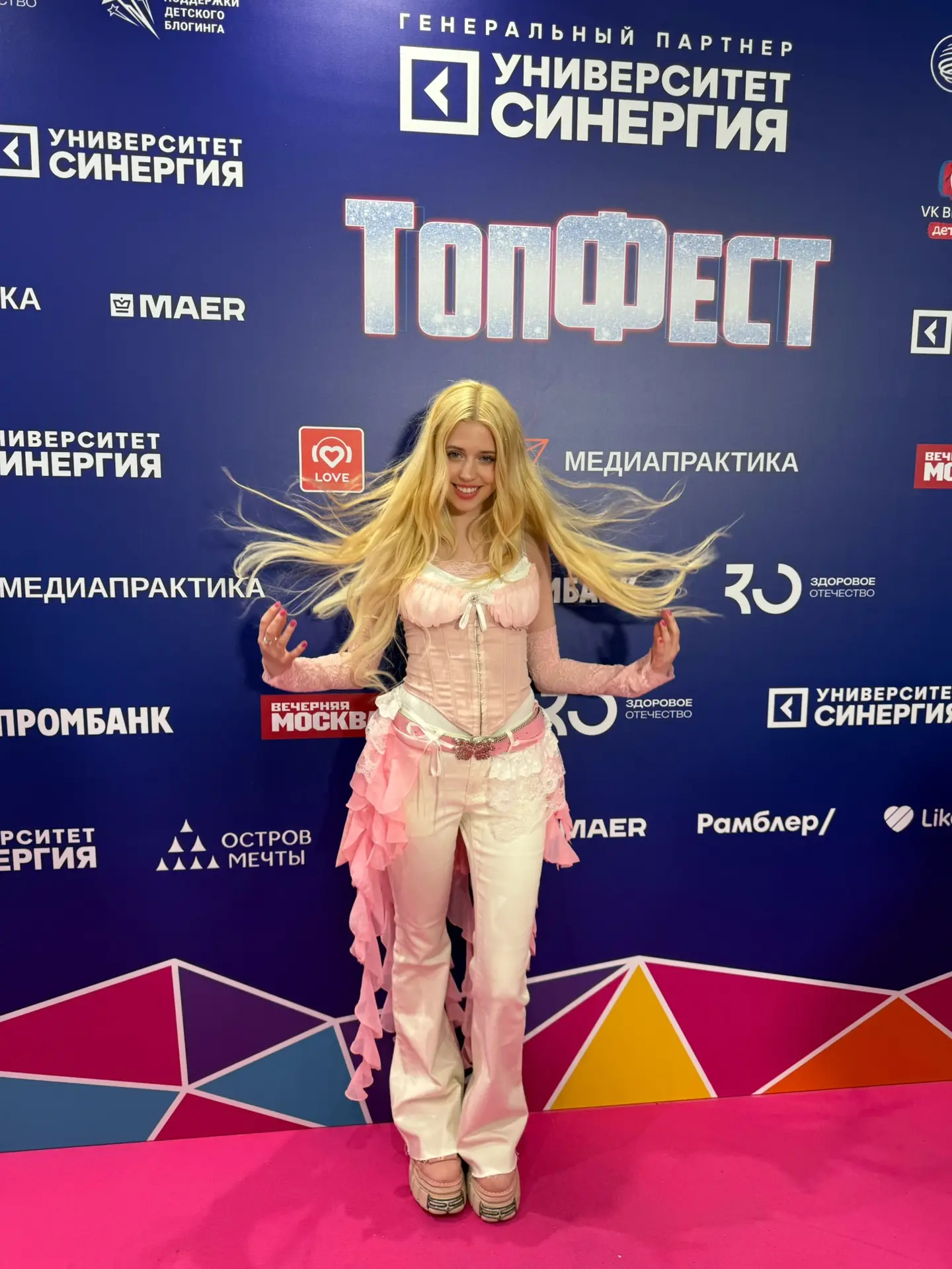 Спасибо большое за 5k 🩷 плачу, вы лучшие 🐬 Простите что никак не доделаю комикс, у ме...