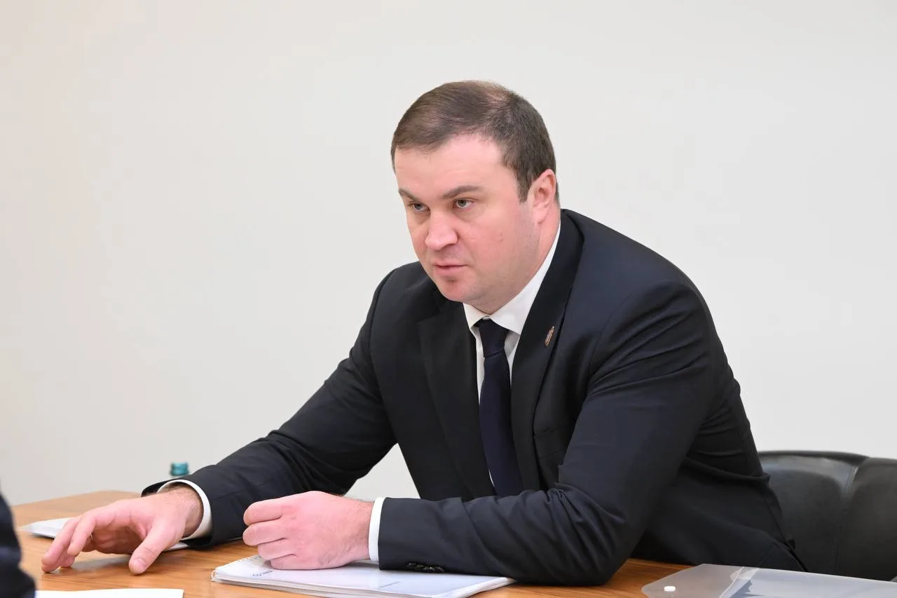 Дмитрий Чернышенко провел рабочую встречу с губернатором Омской области Виталием Хоценко   ✅На ней о
