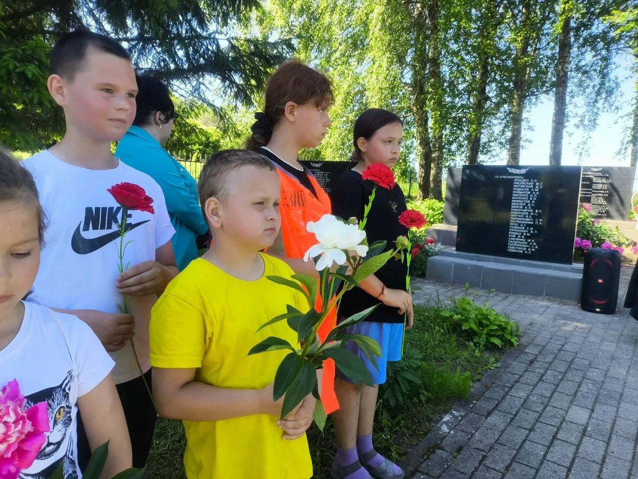 Сегодня, 22 июня, в День памяти и скорби, наш лагерь принял участие в «Марафоне памяти». Мы с ребята