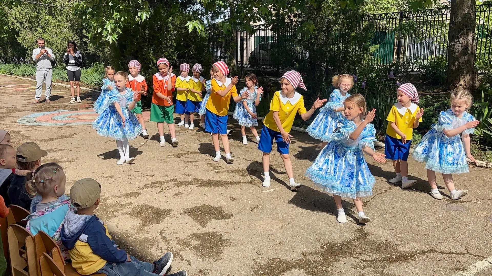 1 июня-День защиты детей и первый день такого долгожданного лета.
Лето- это  не просто тёплые деньки