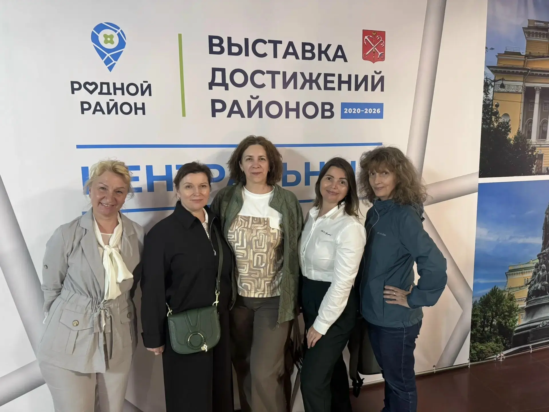 Педагогический коллектив Центра подготовки кадет — побывал на выставке «Родной город» в Питере! 😍

