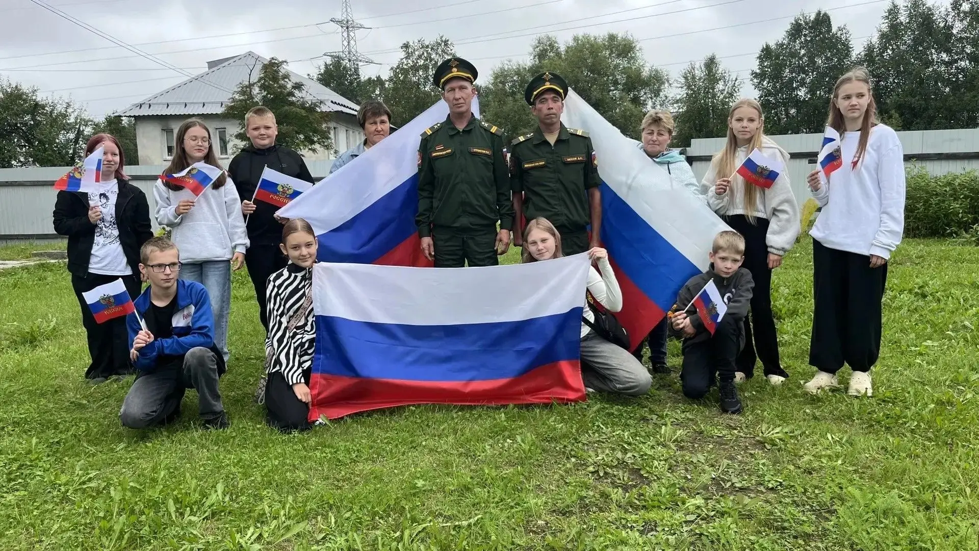 В преддверии праздника дня Государственного Флага Российской Федерации отдел по работе ...